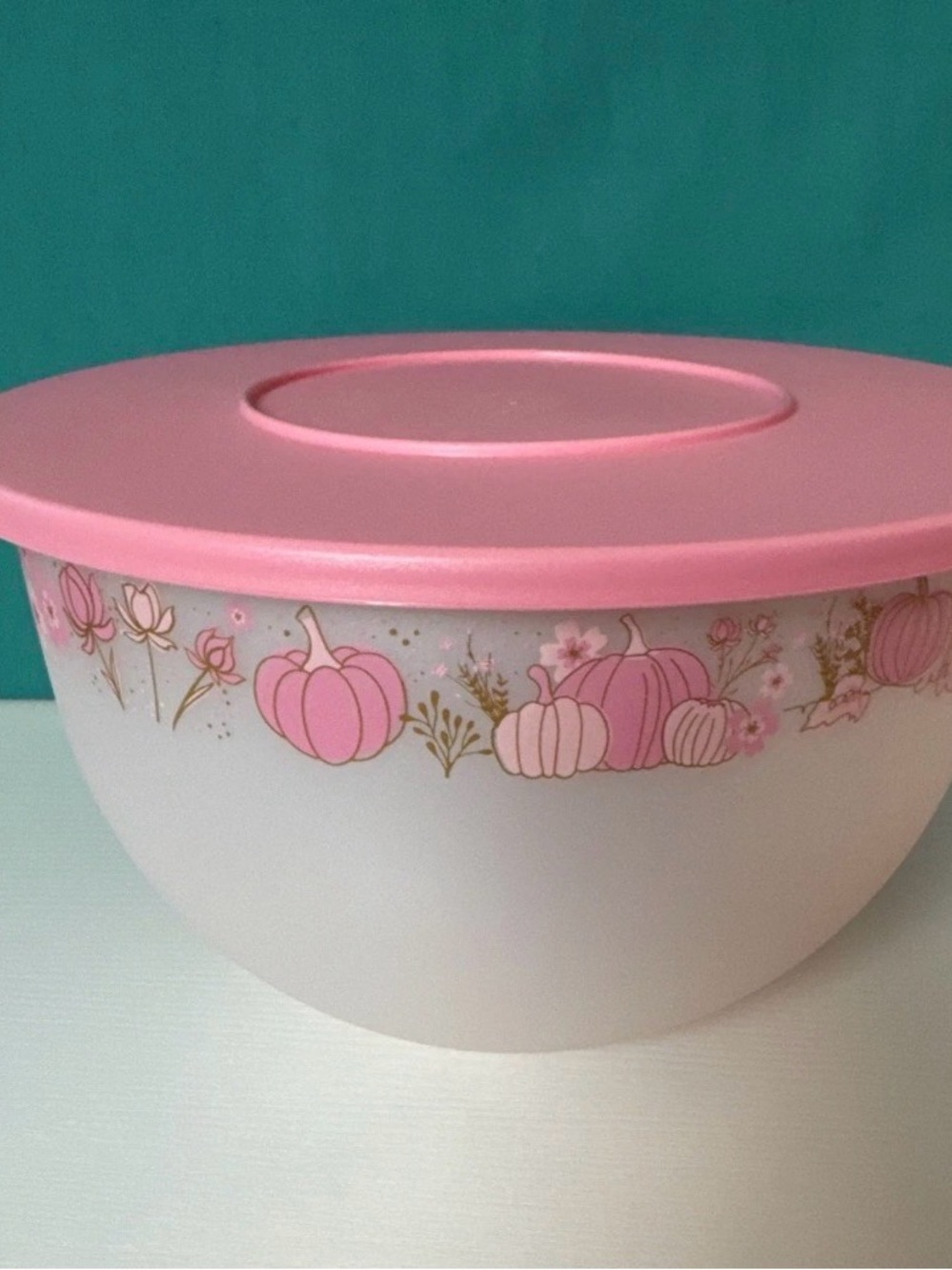 Tupperware Impressions Bowl Large Mixing Salad 4.3L / 18 cup Pearl Pink Pumpkin - Picture 2 of 3